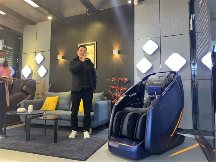 熊猫体育官方网站體育集團(tuán)旗下品牌—銳珀爾舉行新款4D穴感總裁按摩椅S500內(nèi)訓(xùn)會
